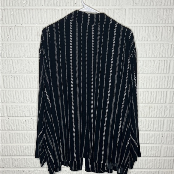 Torrid Black and White Patterned Blazer - Picture 2 of 4